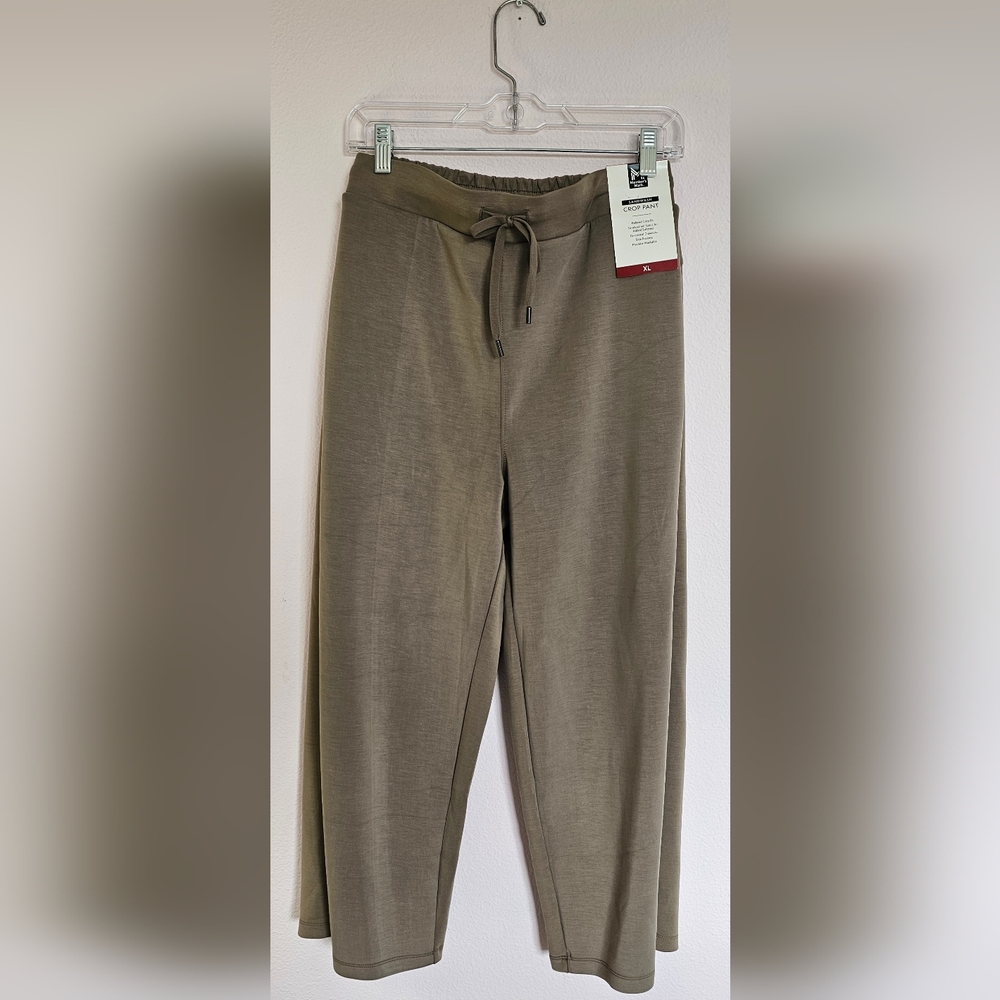 Women Pull-On Capri Pants Knit